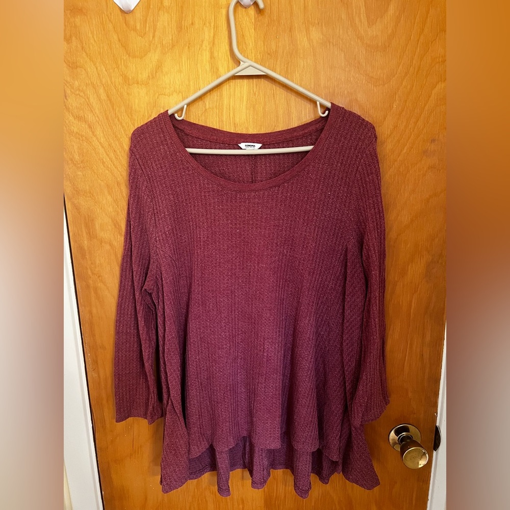 Flowy mid sleeve shirt.